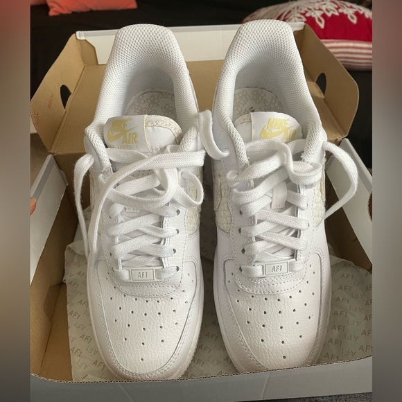Nike White and Cream Women's Sneakers - Picture 3 of 3